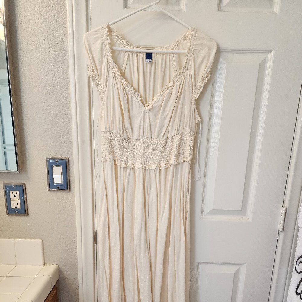 Neutral color maxi dress with pockets